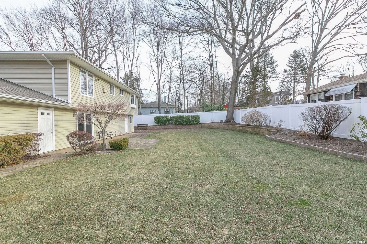 37 Laurel Rd