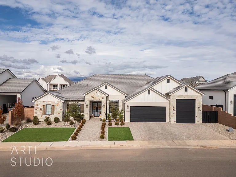 1057 E Iron Horse Dr