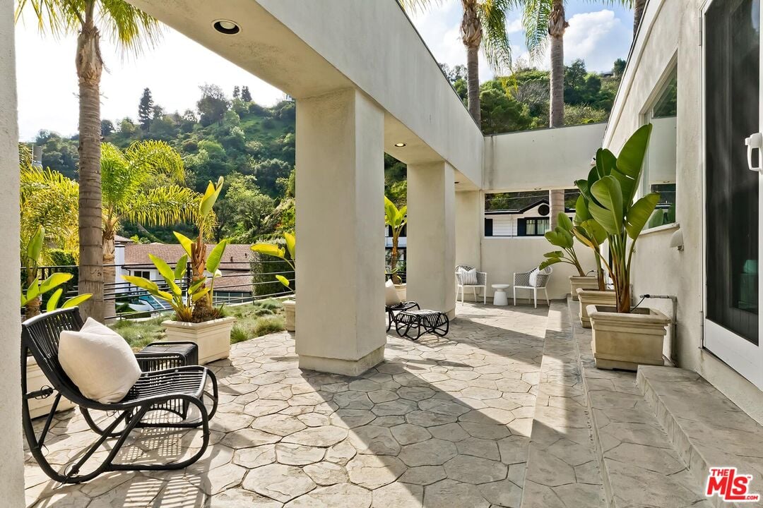  1514 San Ysidro Dr