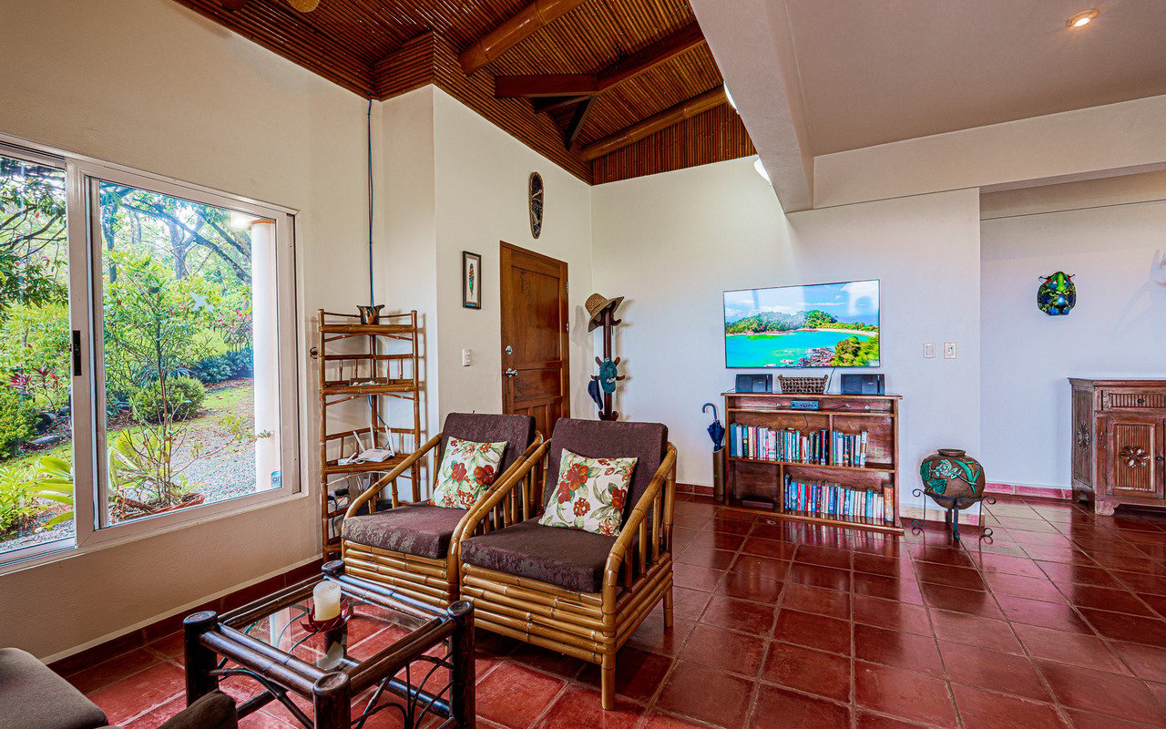 WHALE’S TAIL OCEAN VIEW ESTATE WITH EXTRA LOT 