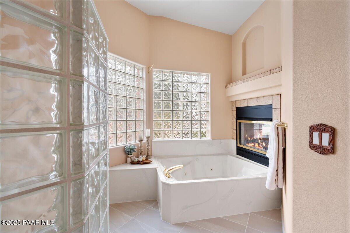 2780 Whispering Way Cir