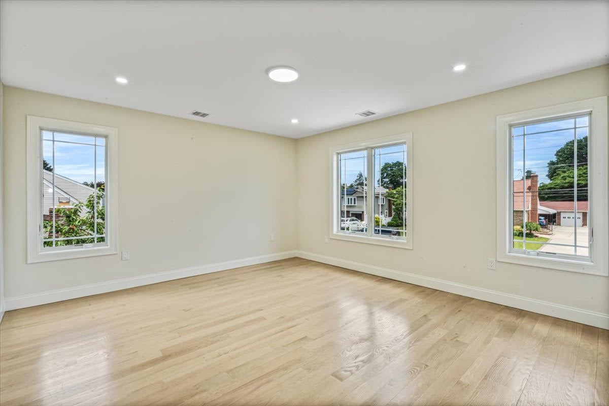 209 Evergreen Avenue
