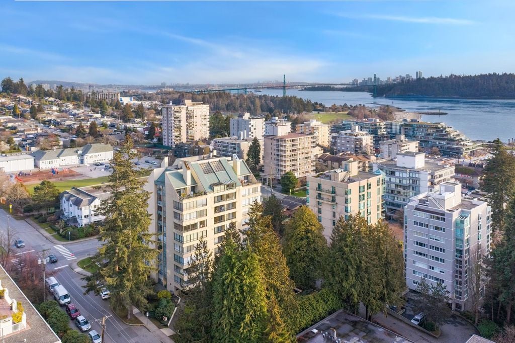 1412 Esquimalt Ave, #701
