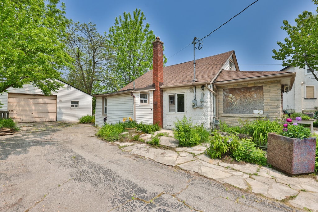 2439 Prospect St