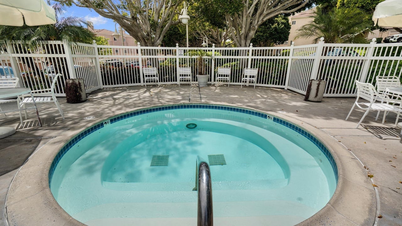 7048 Camino Degrazia #237, San Diego, CA 92111