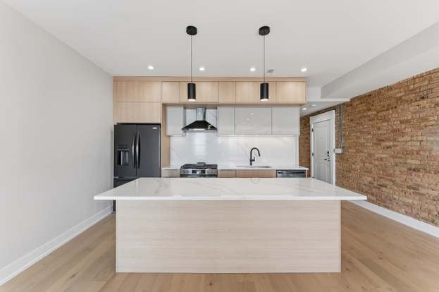 7516 N Eastlake Ter Unit 1
