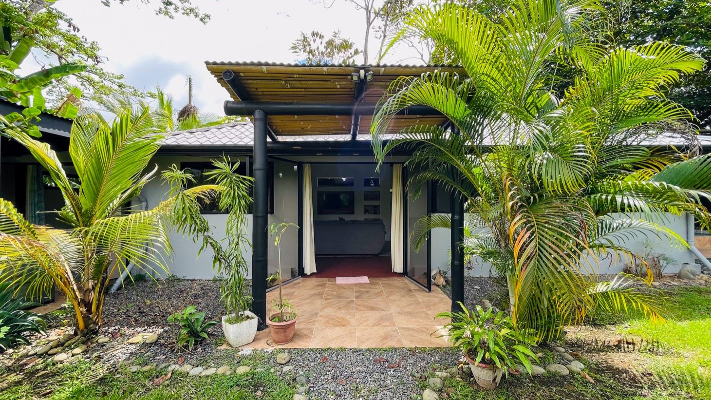 Bahia Uvita house with separate building lot