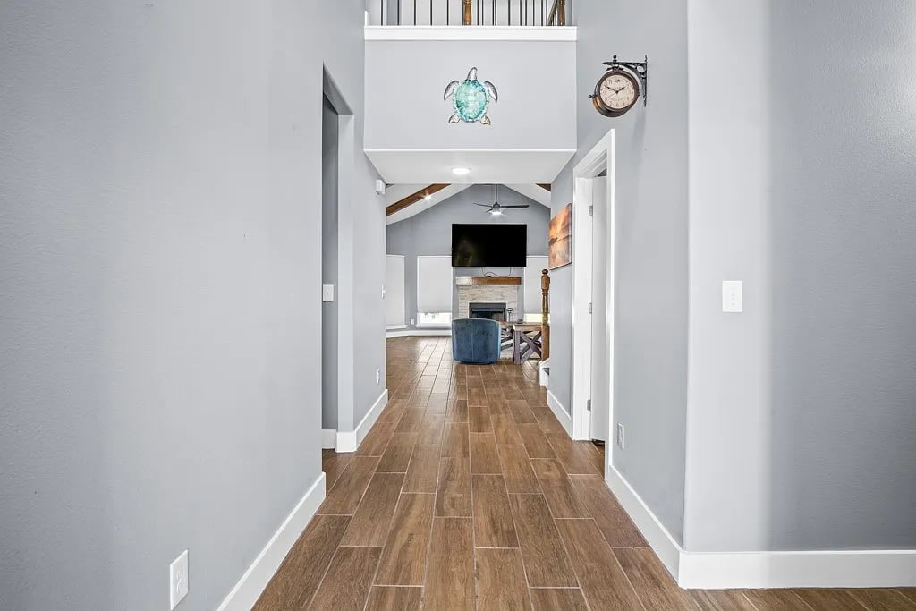 112 Dolphin Ct