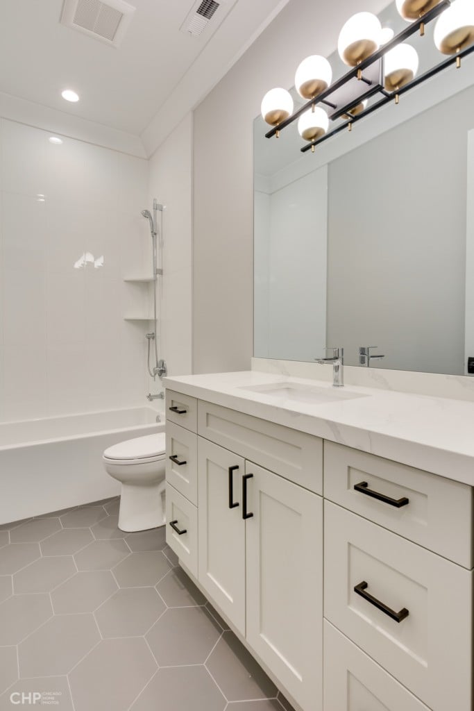 Sold | 2520 N Marshfield | $1,687,500