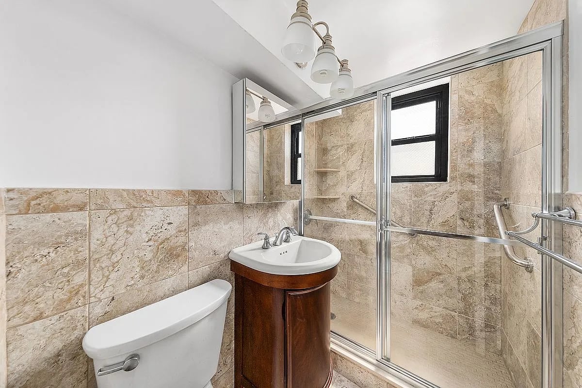 200 E 36th St, #17B