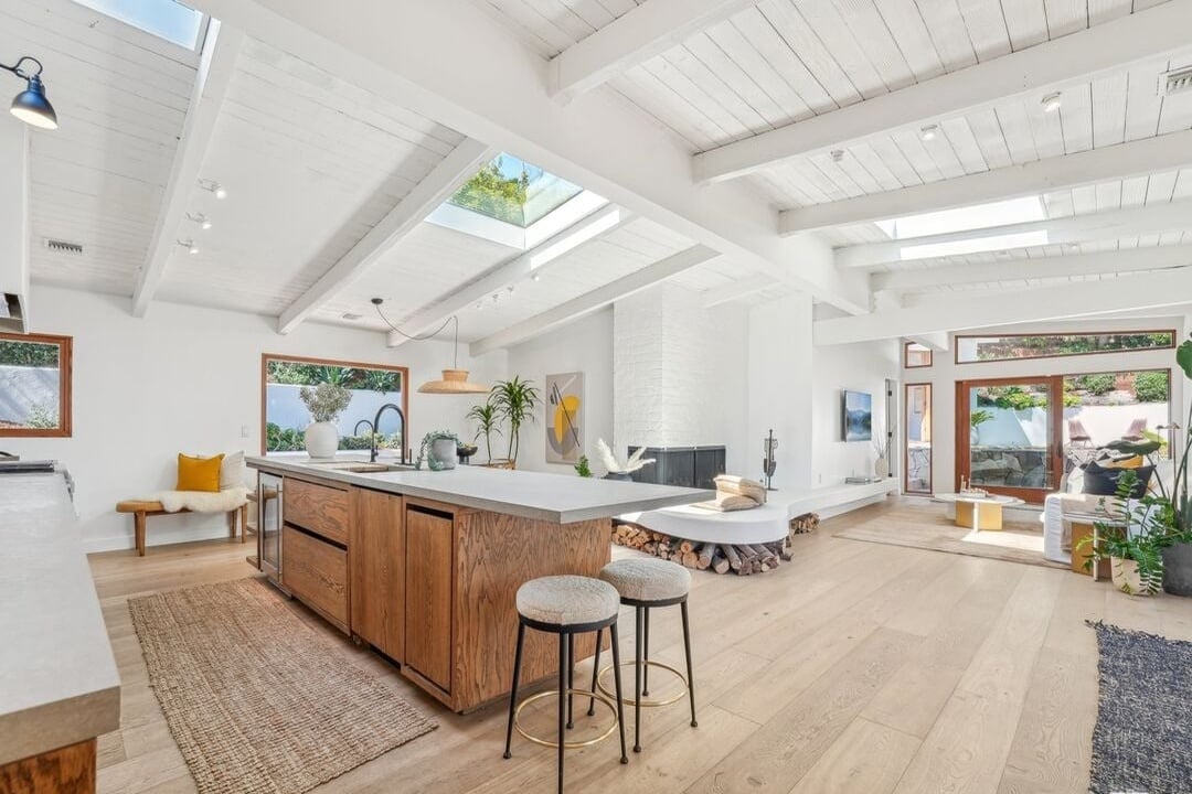 Sunset Crest Dr, 90046