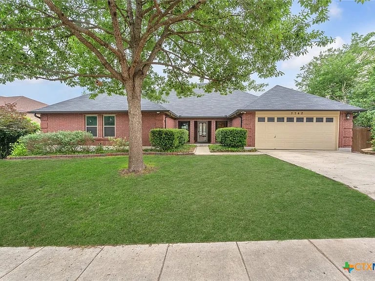 7742 Oakhill Park Dr