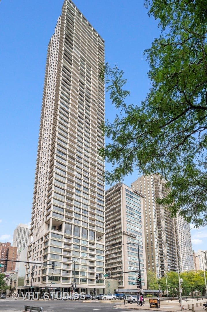 1000 N Lake Shore PLZ 18C