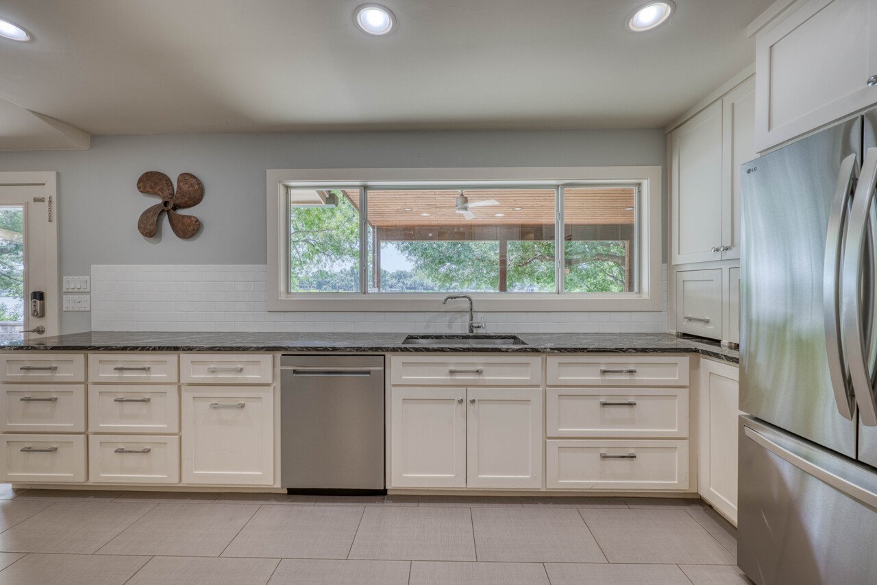 1704 Bluebonnet Lane