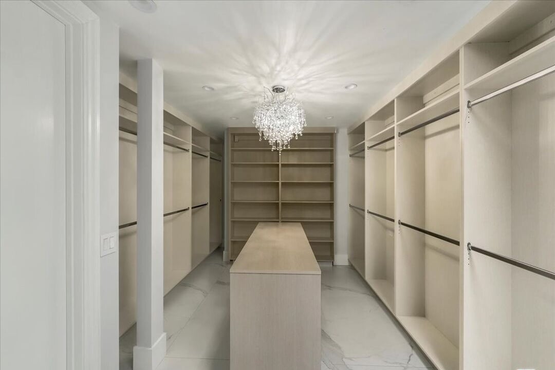 Northstar Manor, N Alta Dr, 90210