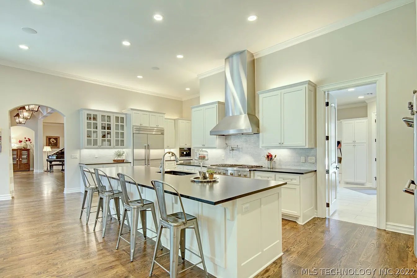 1220 E 21st Pl