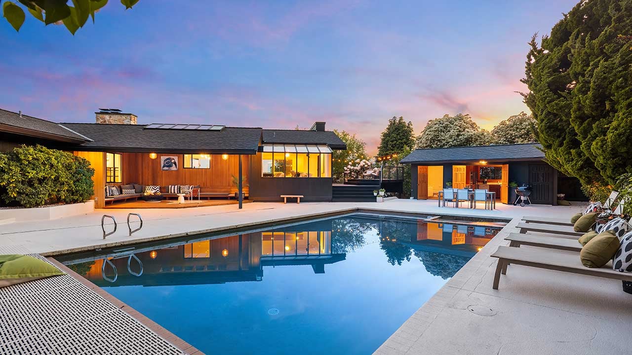 Private MidMod Oasis on Clyde Hill