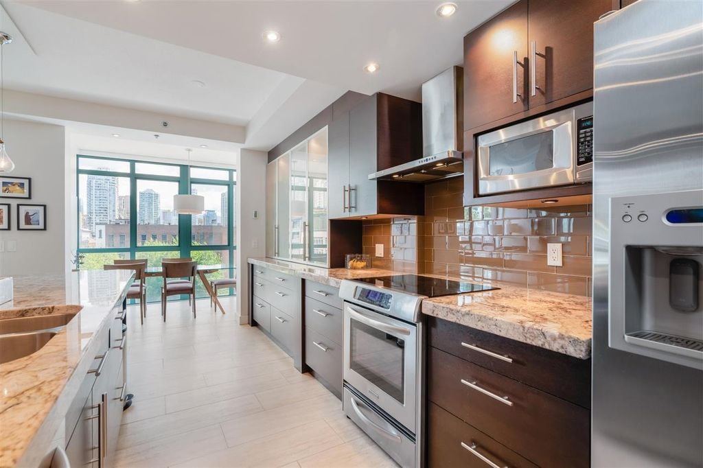 212 Davie St, #601