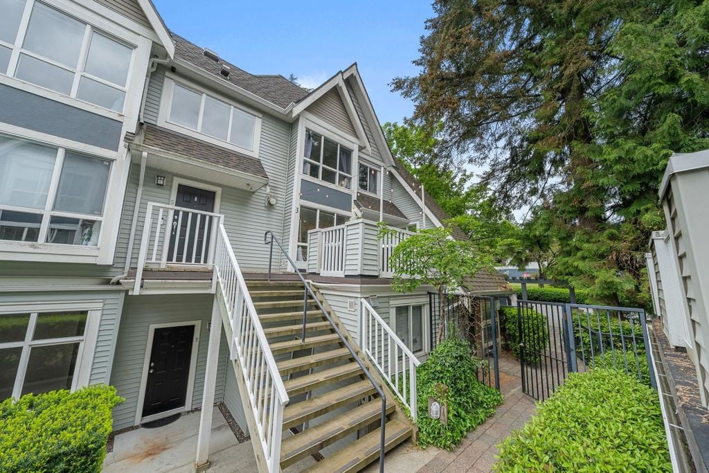 995 Lynn Valley Rd, #3