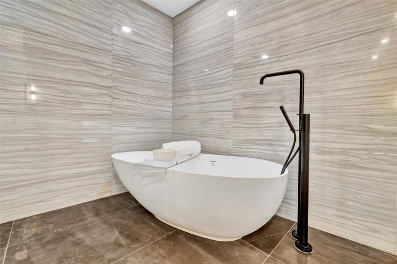 2200 N Ocean Blvd: Unit S303