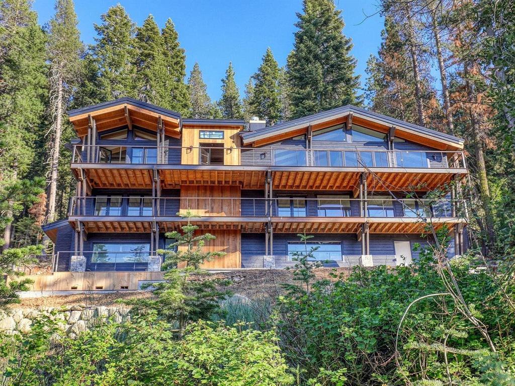 Luxury Incline Village homes for sale near Lake Tahoe ideal for short-term rental income opportunities