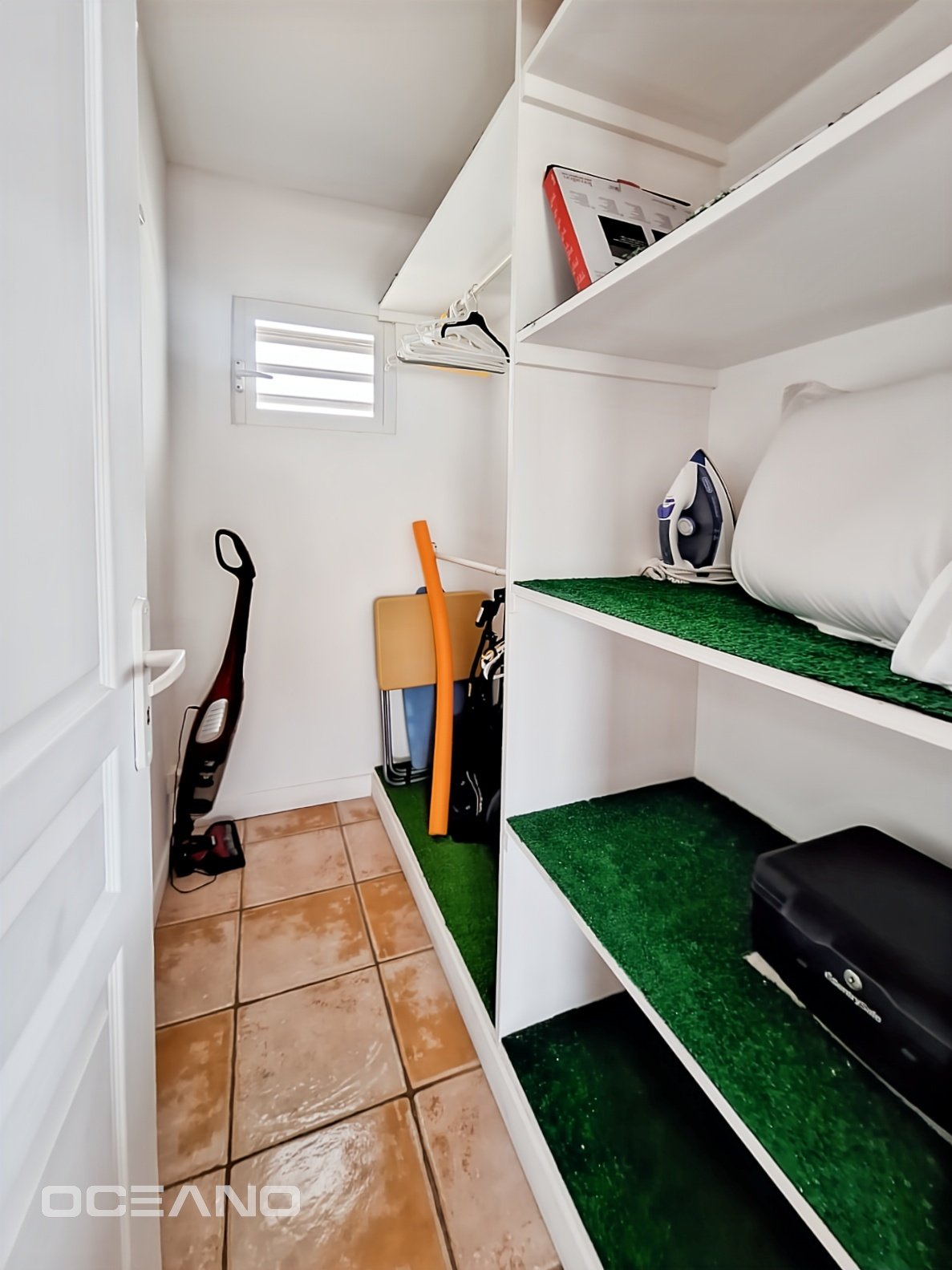 2-Bedroom Apartment with Sea View – Oyster Pond