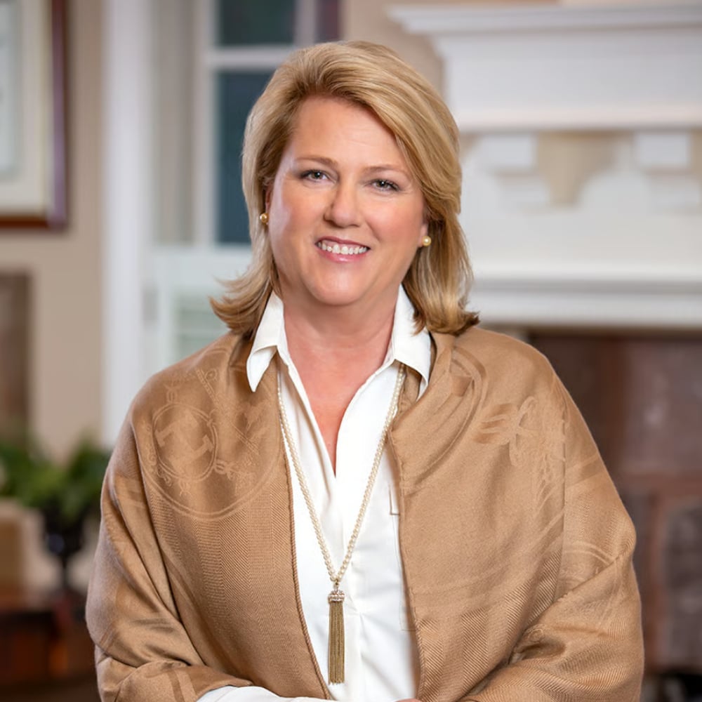 Christy Muller Avon, CT Real Estate Agent Headshot