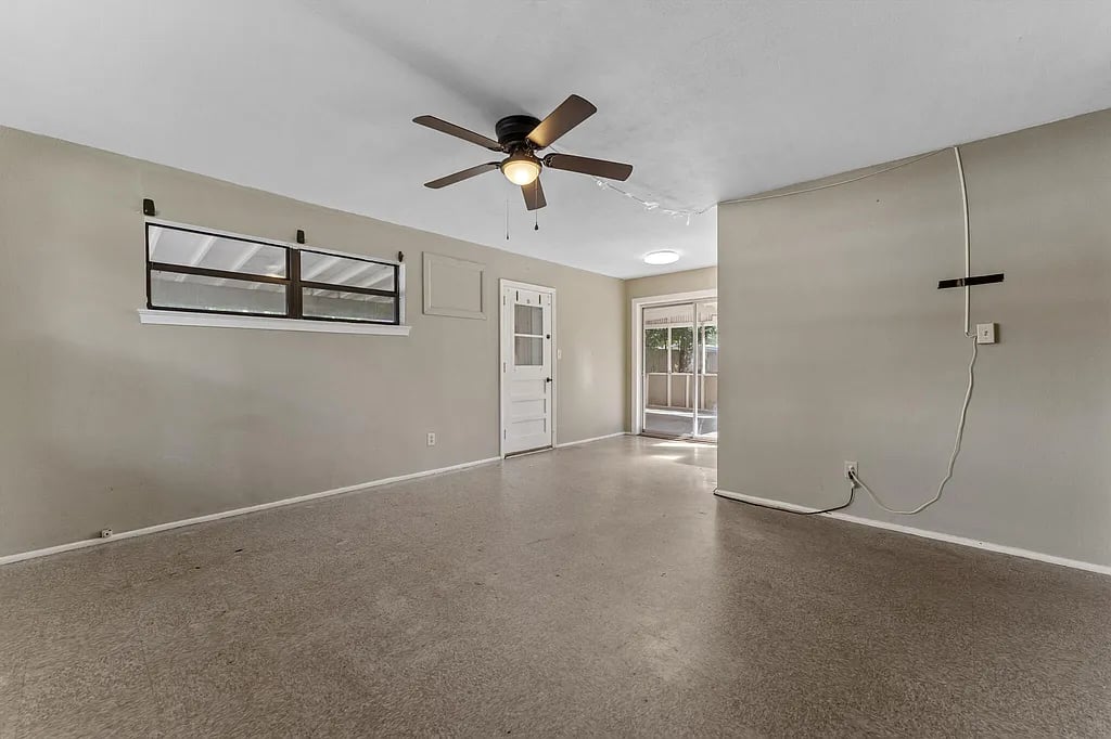 359 Gardner Dr NE