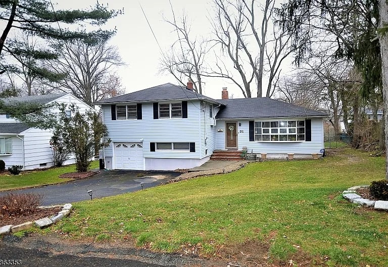 31 E McClellan Ave