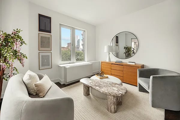 10-50 Jackson Ave #3A