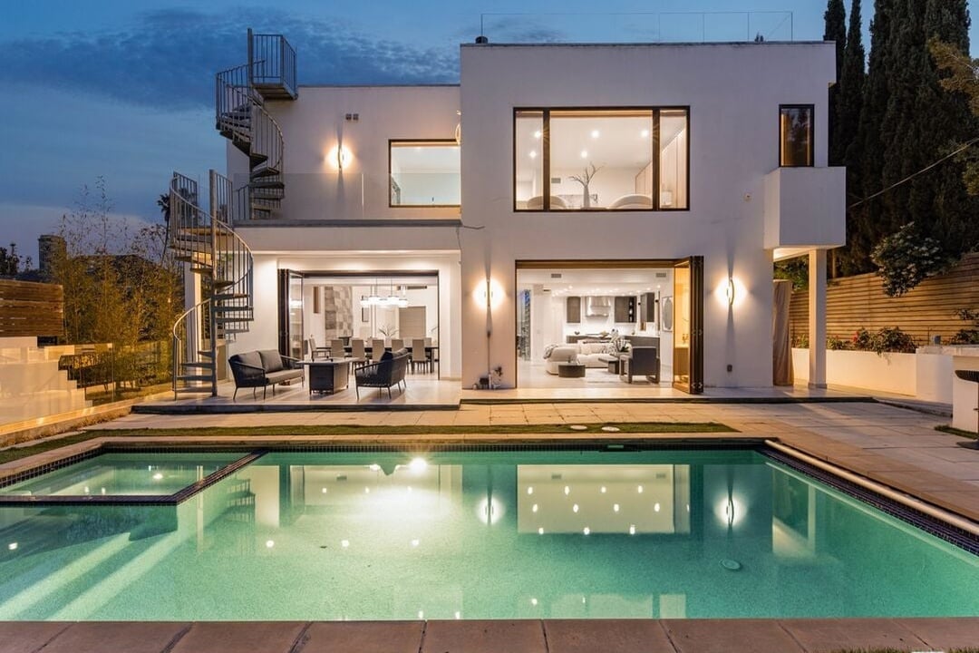 Aurelian Pavilion, W Sunset Blvd, 90049