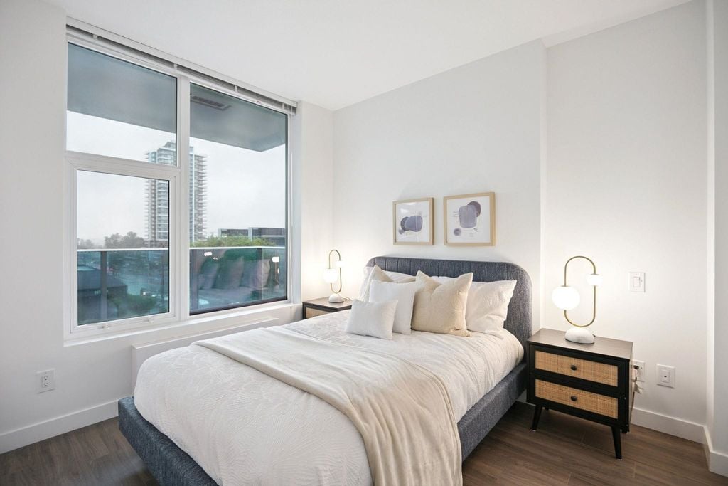 13615 Fraser Hwy, #402