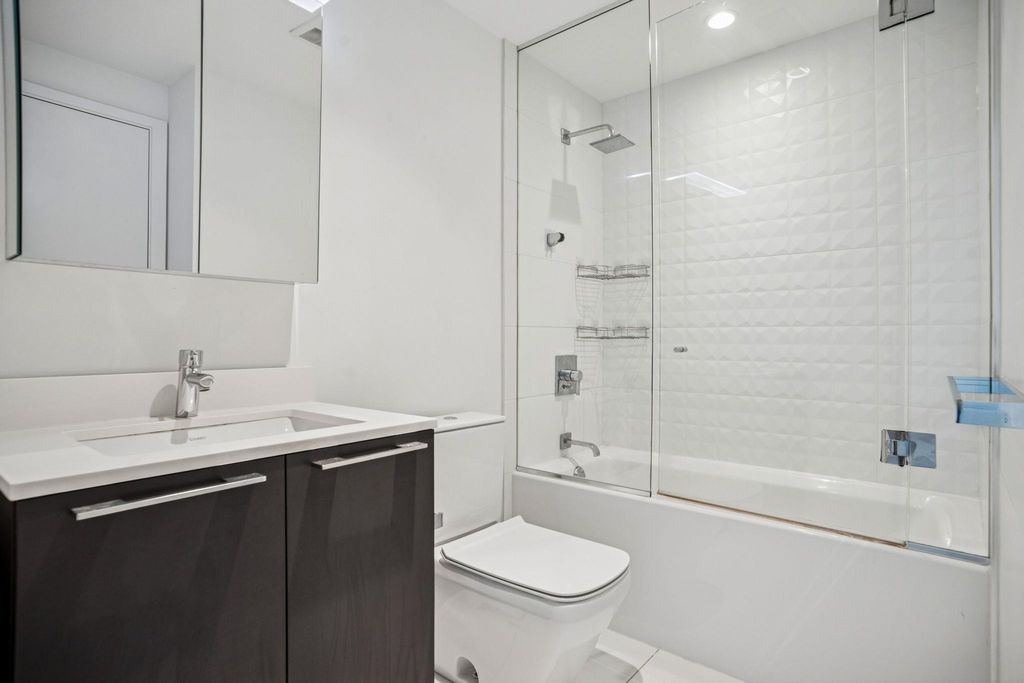 4638 Gladstone St, #503