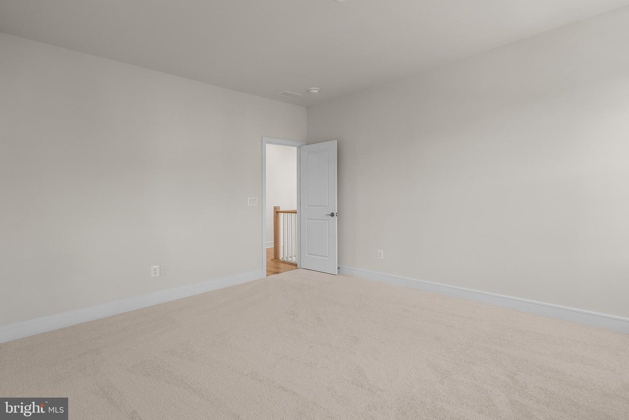 43252 Greeley Sq