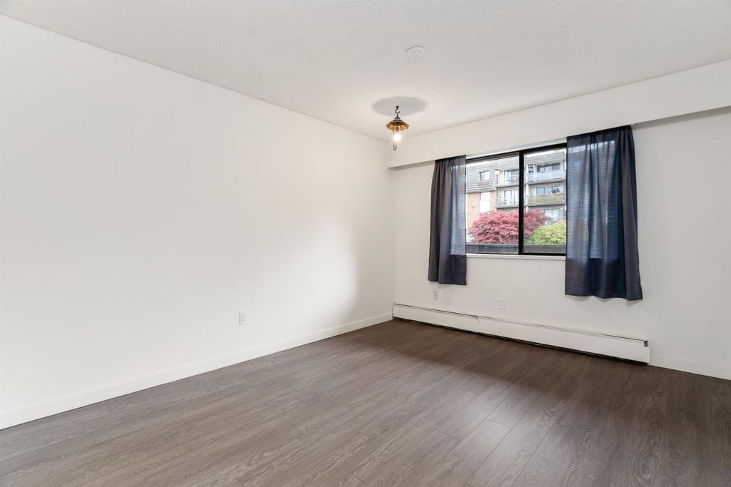 341 W 3rd St, #203
