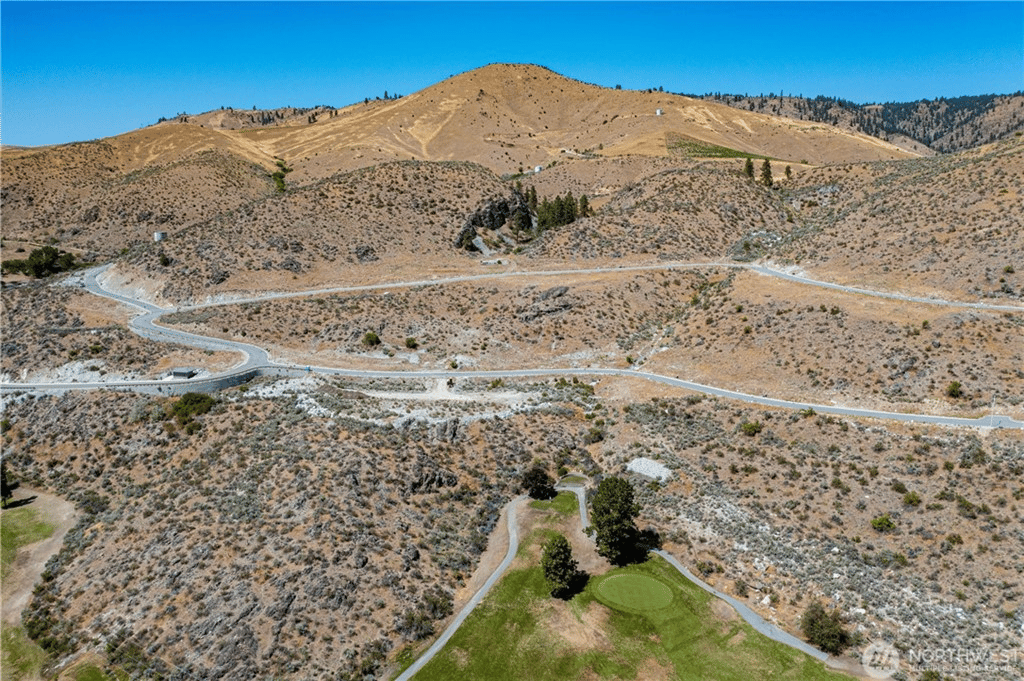 897 Long Dr