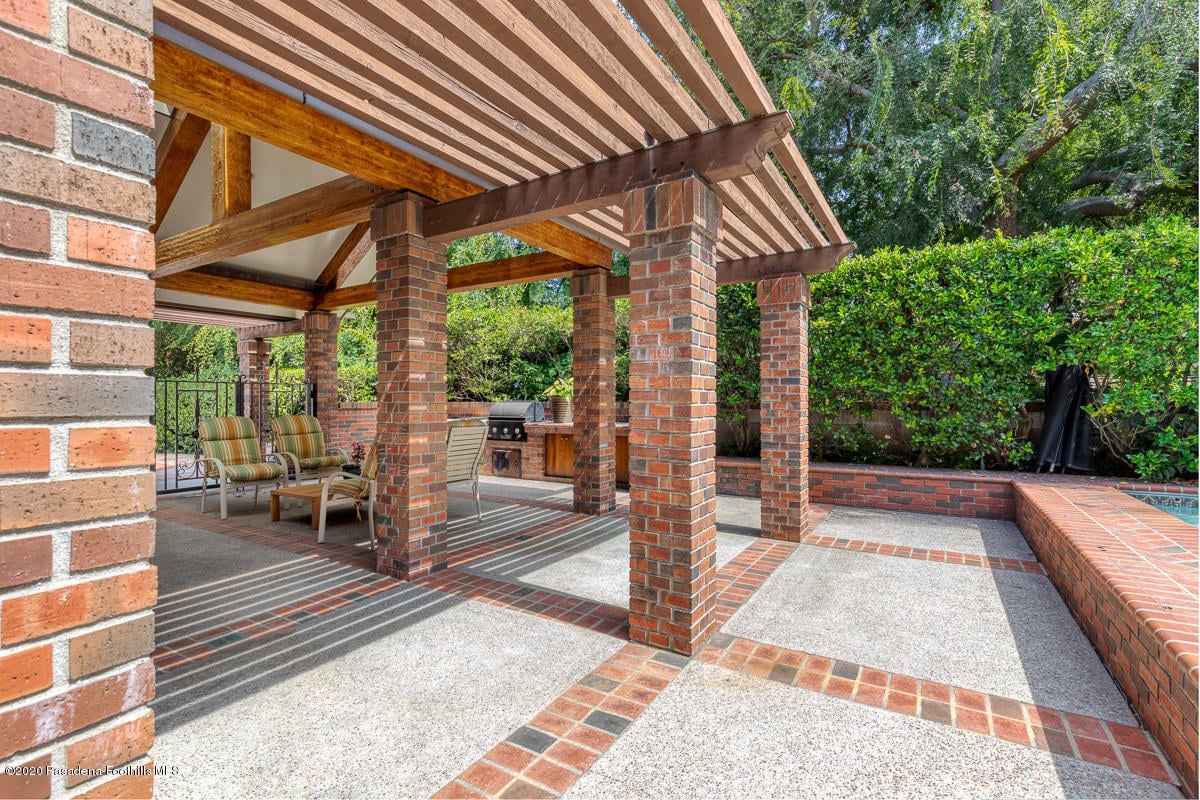 155 S San Rafael Ave