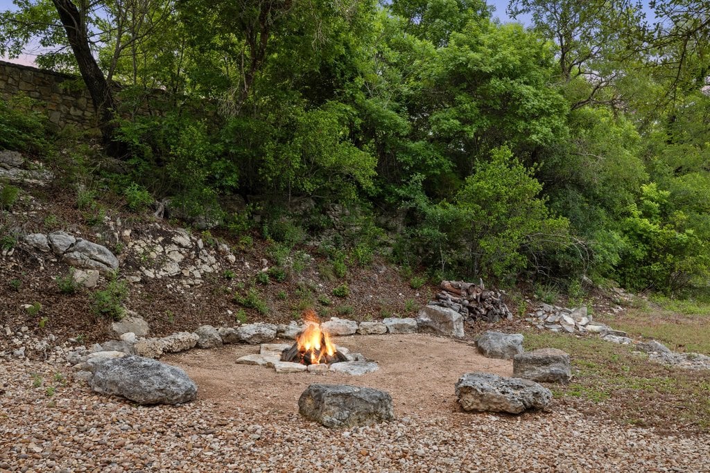 Horseman's Paradise in the heart of Dripping Springs