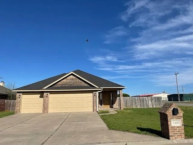 300 Marilyn Glover Dr