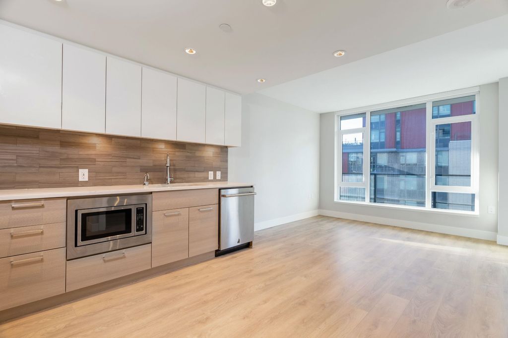 8533 River District Crossing, #806