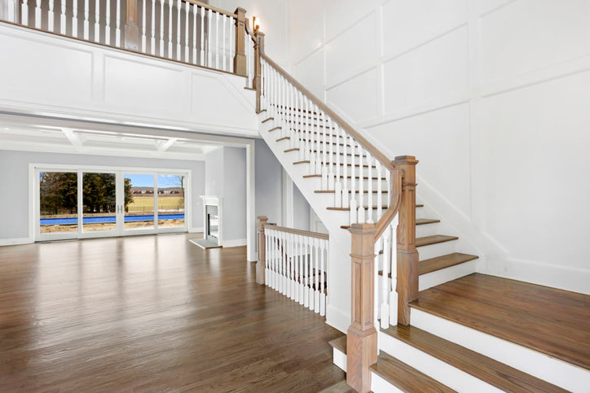 Diamon Court Traditional