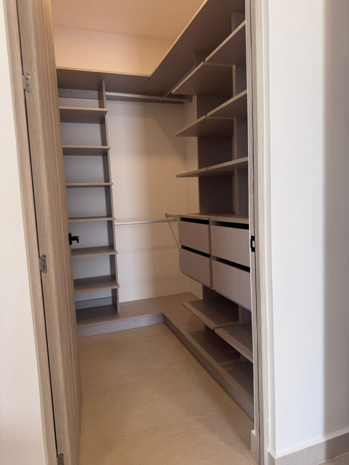 Turnkey Tropical-Modern 4BR Villa with Private Pool in Prestigious Hacienda Pinilla