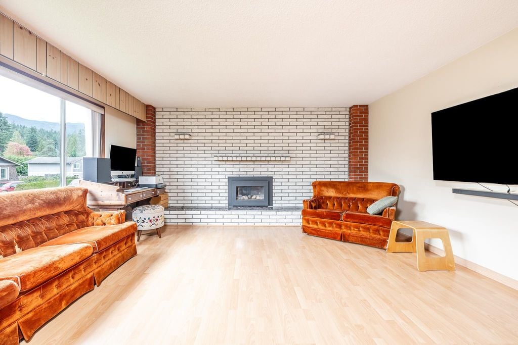 2332 Argyle Cres