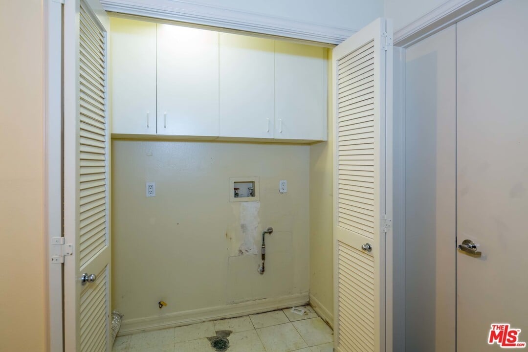 117 N Gale Dr #202