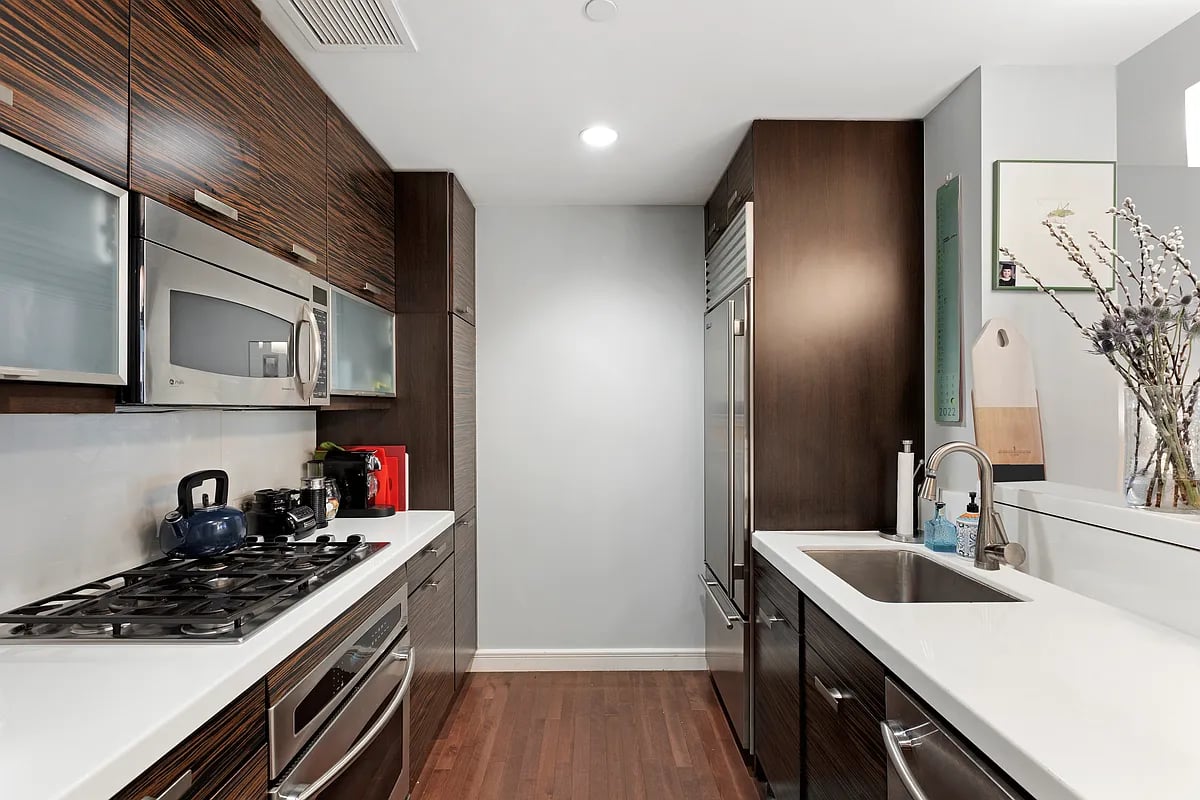 225 E 34th St Apt 4B