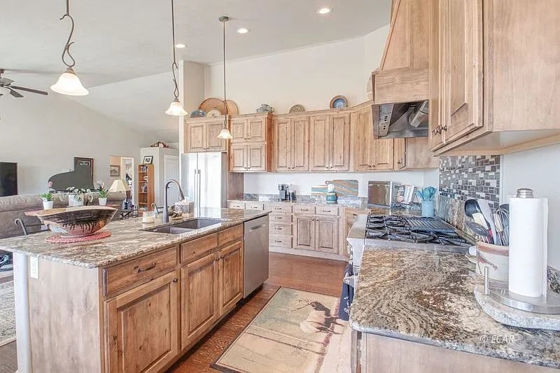 270 Fairlawn Pl