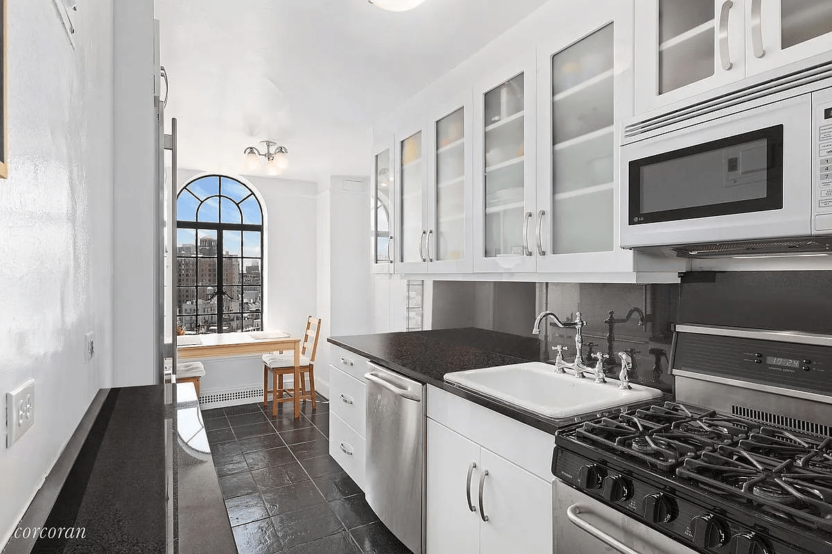 1 Christopher St APT 15D