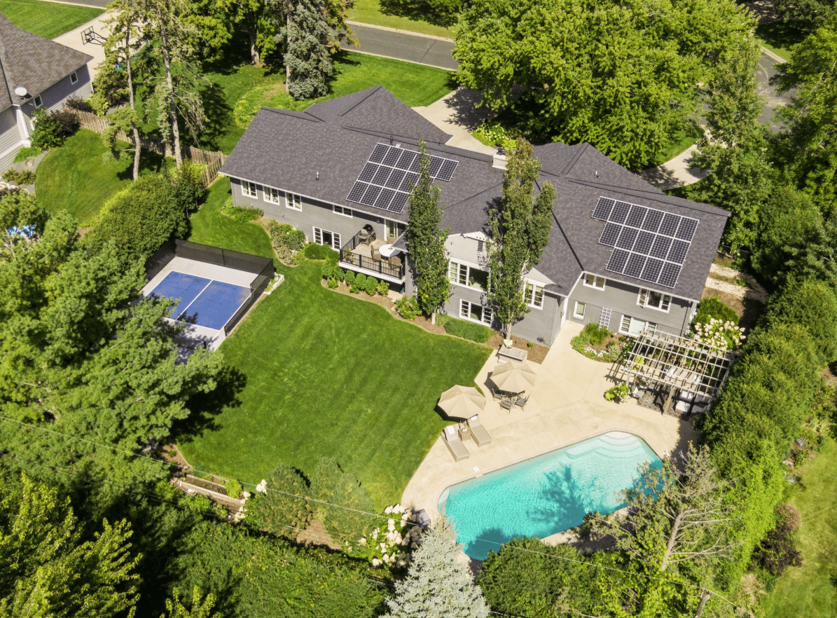 Beautifully Renovated in a Prime Parkwood Knolls Location!