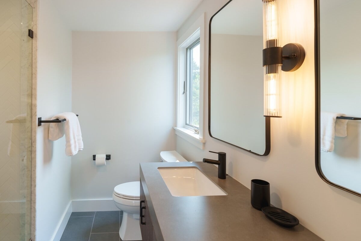 Edgartown Designer Retreat With Pool & Hot Tub