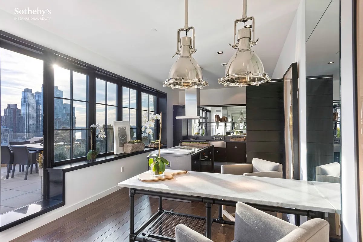 425 West 50th St, #16A